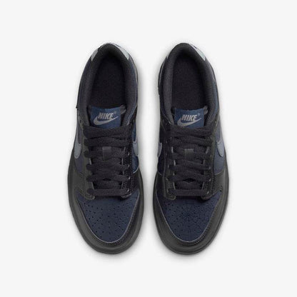 Adidași Nike Dunk Low Black Symbiote pentru bărbați în nuanțe de negru și bleumarin, cu logo Nike pe limbă