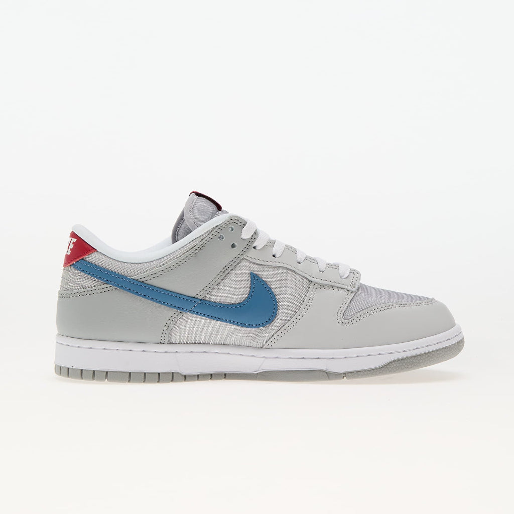 Pantofi sport Nike Dunk Low QS Metallic Silver/Aegean Storm cu detalii albastre și accente roșii