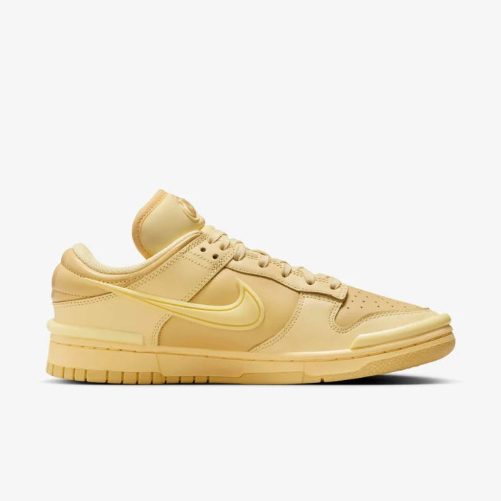 Pantofi sport Nike Dunk Low Twist Saturn Gold în nuanțe aurii cu design modern și confort sporit