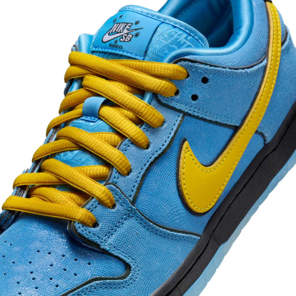 Pantof Nike SB Dunk Low The Powerpuff Girls Bubbles bleu cu șireturi galbene și logo galben Nike