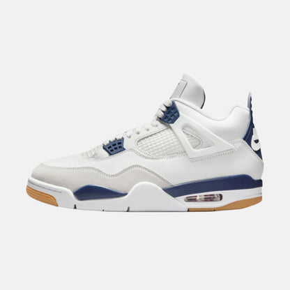 Adidați Nike SB x Air Jordan 4 Retro White Navy cu design alb și detalii bleumarin pentru colecționari