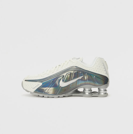 Pantofi sport Nike Shox Summit White/Hydrangeas/Silver/Amethyst cu tehnologie amortizare la călcâi