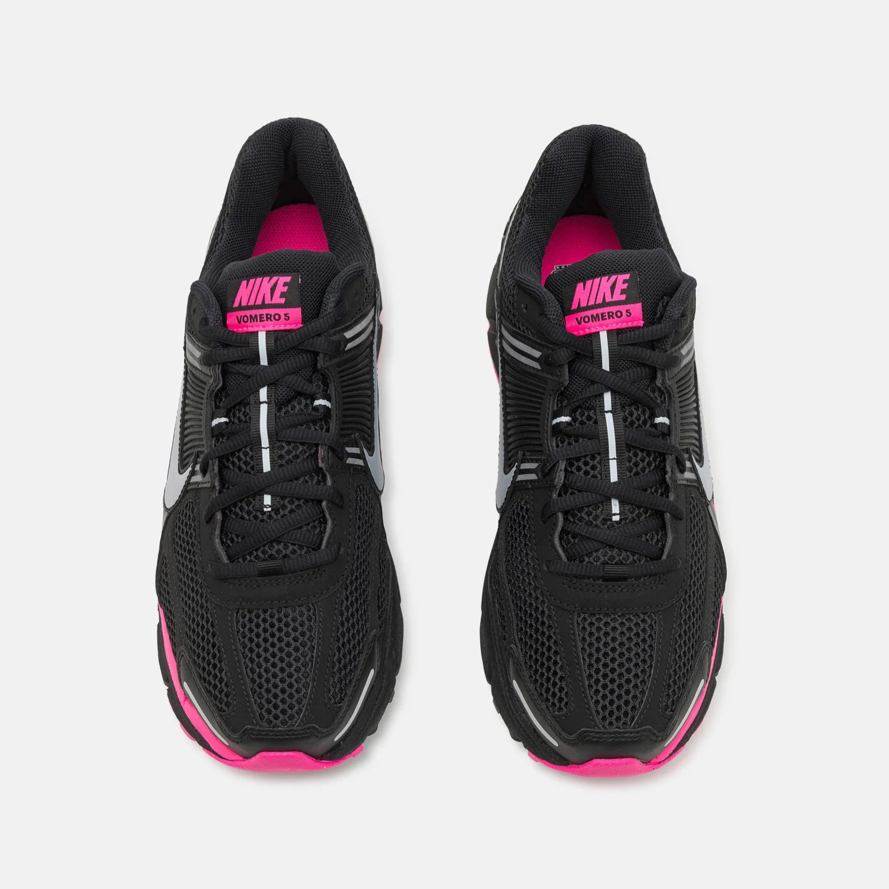 Pantofi sport Nike Vomero 5 Black/MetalicPlatinum/Anthracite/Pink Blast cu design modern si detalii roz